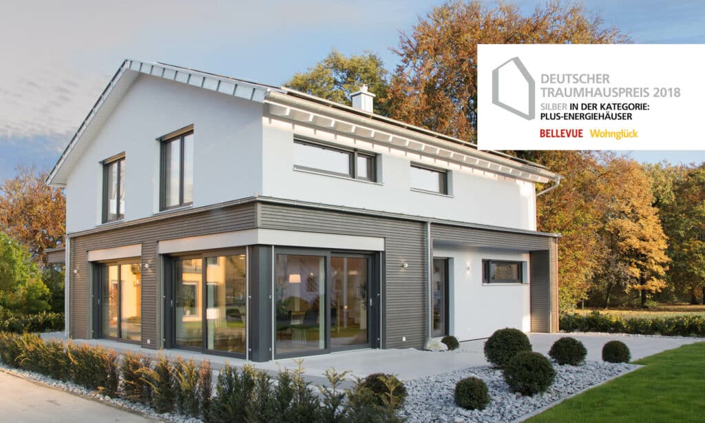 Die Hausentwürfe von Fertighaus WEISS erhielten beim Deutschen Traumhauspreis 2021 vier Auszeichnungen. Das Musterhaus Balance wurde von den Lesern und Usern von Wohnglück und Bellevue auf den ersten Platz in der Kategorie “Plus-Energiehaus” gewählt.